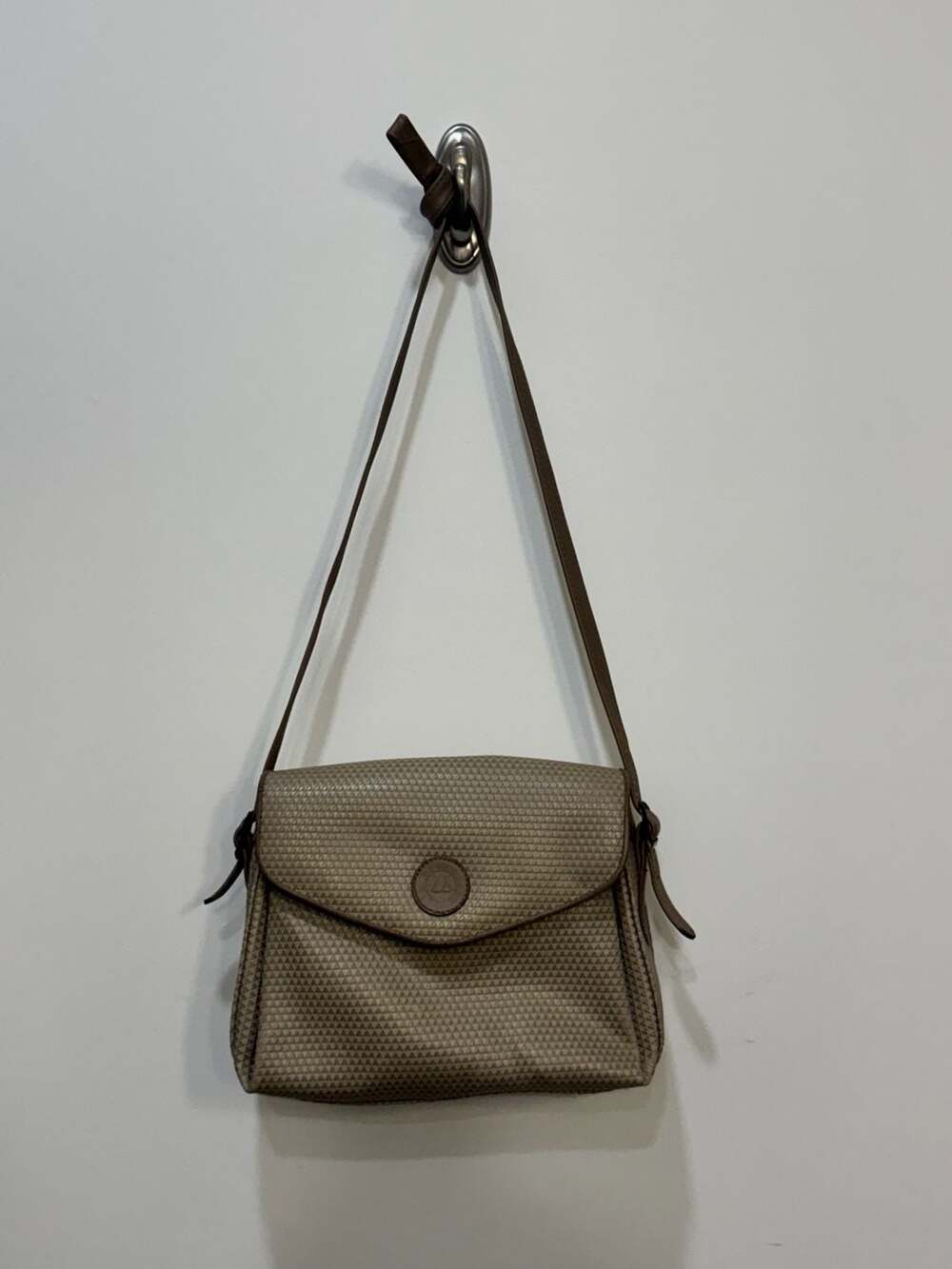 Liz Claiborne Vintage Textured Taupe Crossbody Shoulder Bag Genuine Leather Trim